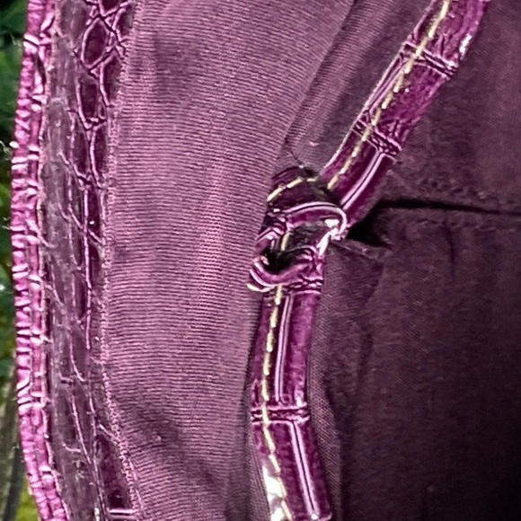 Elegant Crocodile-Embossed Shoulder Bag in Rich Purple - Picture 10 of 10